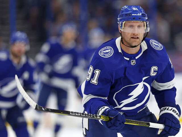 Tampa Bay Lightning se rozhodla sledovat vystoupení Stevena Stamkose ještě jednu sezónu